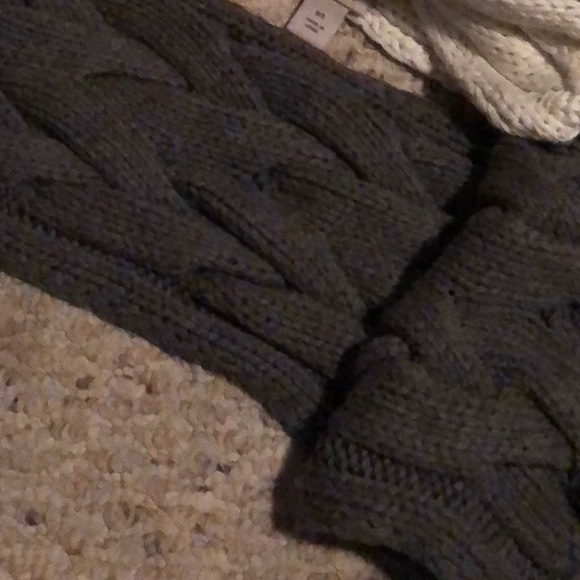 Ugg Gray scarf - Picture 3 of 4